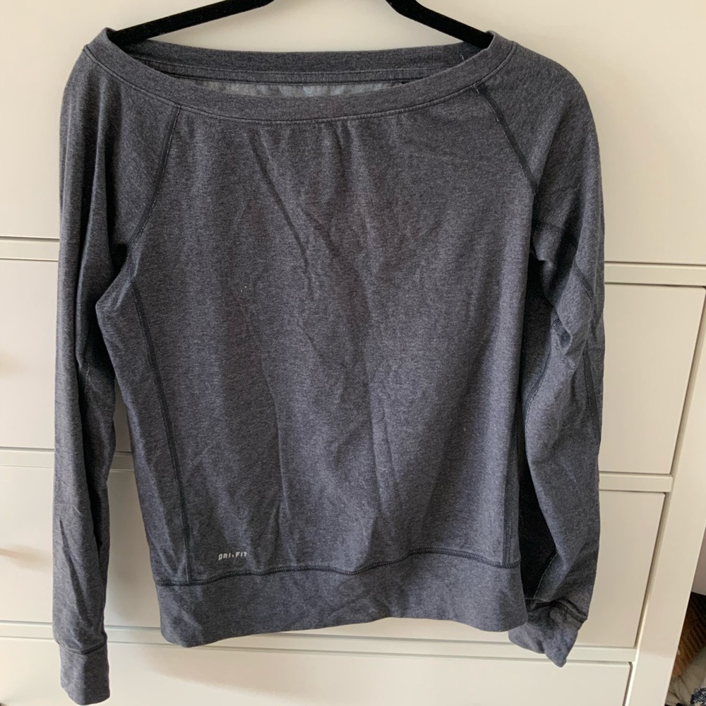 Nike sweatshirt loose neck, size extra small.